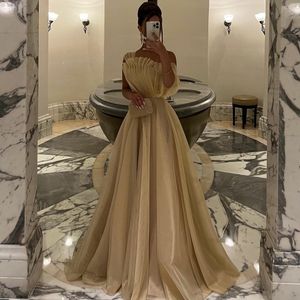 Elegante lange geschulpte organza-avond A-lijn mouwloze champagne gegolfde prom-jurken vloer lengte ritssluiting terug formele feestjurken voor vrouwen