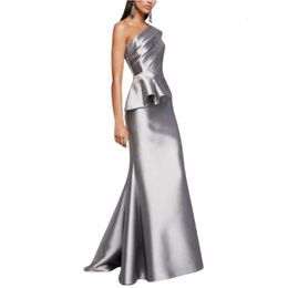 Elegante lange zilveren satijnen prom -jurken met ruches zeemeermin geplooid een schouder watteau trein ritssluiting back prom -jurken voor vrouwen
