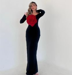 Elegante zwarte crêpe prom -jurken met lange mouwen met handgemaakte bloem zeemeermin een schoudervloer lengte ritssluiting back prom jurken voor vrouwen
