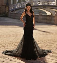 Elegante lange kanten gotische trouwjurken zwarte tule spaghetti riemen zeemeermin moderne vestido de noiva sweep trein bruidsjurken voor vrouwen