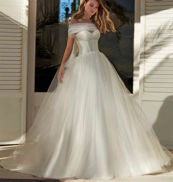 Élégants robes de mariée satin longues élégantes A-line ivoire tulle sweep galloue train lace en arrière simple robes de mariée simples pour femmes