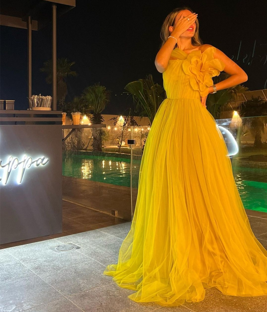 Elegant Long Yellow One Shoulder Evening Dresses With Hand Made Flower A-Line Tulle Pleated Sweep Train Zipper Back Prom Dresses Muslim Party Dresses for Women