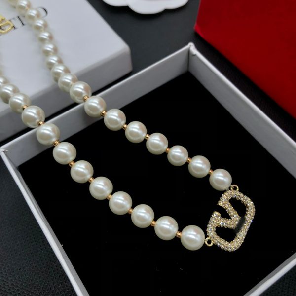 Elegant Luxury Womens Collier Pearl Choker Crystal Diamond Pendant Collier de haute qualité Designer Bijoux Chaîne Collier de mariage Bijoux Gift