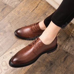 Chaussures pour hommes élégantes en cuir chaussures formelles élégant classique affaires mariage Social hommes chaussures habillées officiel Oxfords marron noir