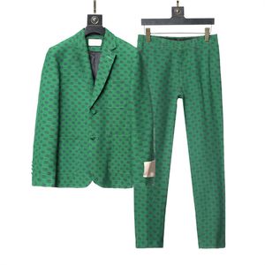 Costumes élégants pour hommes vert Slim Trim Fit 2 boutons 2 pièces costume marié lettre impression garçons d'honneur hommes blazer costume de mariage pour smoking de bal veste pantalon sur mesure