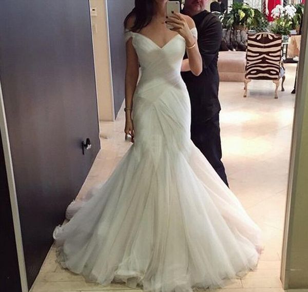 Elegantes vestidos de novia de sirena Tul simple con hombros descubiertos Tren de barrido Novia Vestidos de novia Corsé Volver por encargo