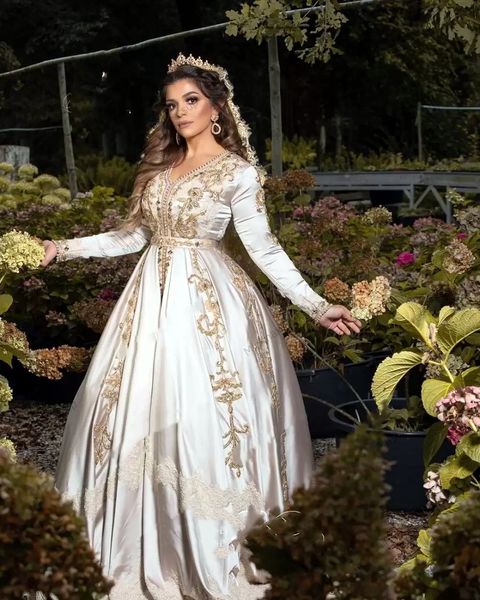 Robes de soirée élégantes caftan marocain avec jupe détachable 2023 appliques dorées manches longues a-ligne robes de soirée de célébrité arabe Dubaï Abaya ivoire vêtements de bal