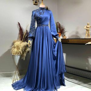 Elegante moslimavondjurken Royal Blue Beads Dubai Caftan Arabische formele jurk gezwollen puffy Chiffon Rozes de Soiree met lange mouwen