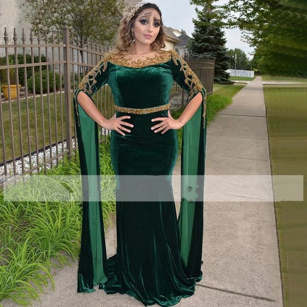 Robes de soirée vertes musulmanes élégantes 2022 avec velours de sirène perlé d'or pour les femmes arabes saoudiennes tenues de bal robes de fiesta