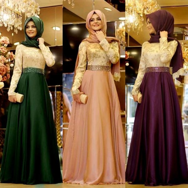 Elegante musulmán Hijab Vestidos de noche formales Top dorado Apliques de encaje Manga larga Hasta el suelo Una línea Árabe Dubai Vestido de fiesta Modesto Islámico Vestido de fiesta de celebridades