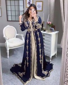 Élégant Bleu Marine Caftan Marocain Robes De Soirée Or Appliques Perlées Manches Longues Arabe Dubaï Formelle Occasion Robes Split Avant Musulman De Bal Porter Abaya 2023