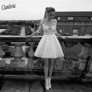 Élégant col rond voir à travers le dos courte Mini robe de mariée demi-manches Appliques dentelle Illusion au-dessus du genou robe de mariée