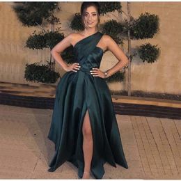 Elegante One Shoulder Dark Green Satin Arabische Avondjurken Sexy Side Spleet Formele Avond Party Jurken Dames Lange Prom Dress Vestidos Q14