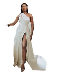 Robe De mariée élégante en Satin blanc, asymétrique épaule dénudée, fendue sur le côté, pour femmes arabes, grande taille, froncée, 2022, 285F