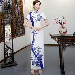 Elegante Orientale Women Handmade knop Satijnen Prined White en Blue Qipao Chinese Mandarijn Kraagkraag Cheongsam Oversize 5xl Ethnic Clothing
