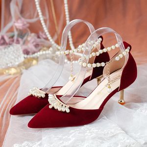 Élégant perle couronne mariée chaussures femmes chaîne perle bride à la cheville talons fins pompes femme troupeau bout pointu haut mariage 240110