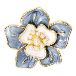 Elegante roze blauwe Pearl Camellia Flowerbroches Handgemaakte emaille kleurrijke mode decoratieve pinnen voor kleding vrouwen accessoires