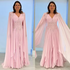 Elegante roze moeder van de bruid jurken met cape v nek bruiloft gasten jurk kralen taille plooien vloeren lengte avondjurken