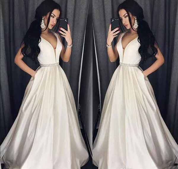 Robes de bal élégantes de taille plus avec poches ceinture perle A-line dee profonde V Neck-Longue longue robe formelle Robe de soirée Perles Robe de Soiree