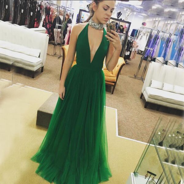 Elegantes vestidos de baile Sexy hundiendo con cuentas gargantilla de cuello alto sin mangas de tul verde esmeralda una línea de vestidos de fiesta de noche por encargo