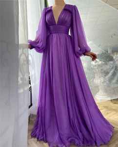 Élégantes robes de bal en mousseline de soie violette manches longues bouffantes une ligne col en V drapé haut empire robes de soirée simples