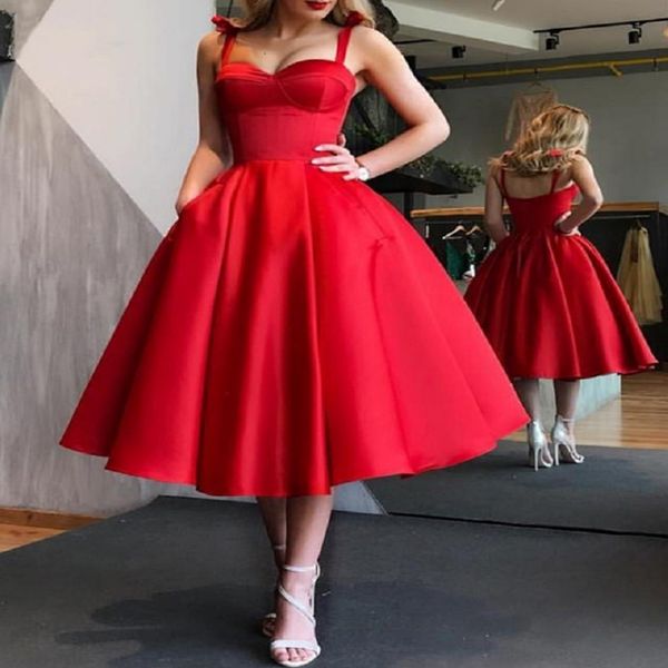 Élégant Robes de cocktails rouges rouges femmes robe de fête en satin longueur du genou une ligne robe de cocktail 2021 robe de bal 3056