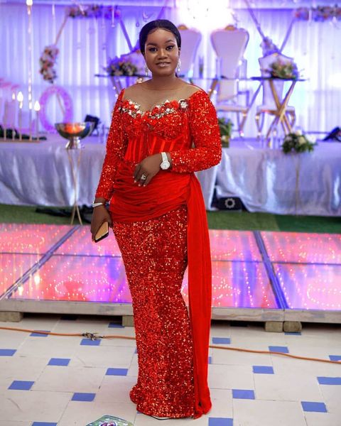 Robes de bal de sirène de paillettes scintillantes rouges élégantes longue robe de soirée de soirée formelle col perlé