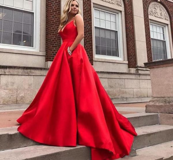 Vestidos de fiesta elegantes de satén 2019 con bolsillo Vestido de fiesta rojo Vestidos de fiesta sin mangas con cuello en V Vestidos de noche formales baratos sin espalda Vestid8382926