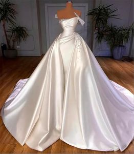 Élégant robe de mariée de l'église satinée 2024 Vintage One épaule perles perled bched a line wedding maride robes arabe dubai vestido de noiva