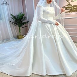 Élégante robe de mariée musulmane arabe saoudienne 2024 robe de bal à col haut en satin perles robes de mariée de pays à manches longues robe de mariée islamique Turquie Robe De Mariee Novias