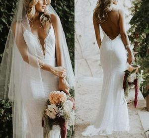 Elegante vestido de novia de encaje de talla grande con tirantes finos y escote en V profundo sin espalda corte tren apliques vestido de novia hecho a medida