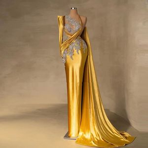 Vestidos de noche dorados elegantes con vaina para mujer Vestidos de fiesta formales de satén sexy con un hombro y apliques de encaje con cristales Ilusión Vestidos De Fiesta