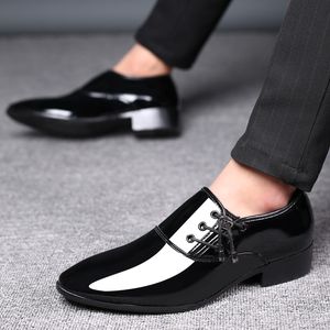 Elegante schoenen voor mannen Italiaanse avondjurk mannen formele schoenen Coiffeur Patent Lederen Designer Merk Bruiloft Mannen Schoenen Oxford Big Size 48