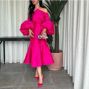 Élégantes robes de bal en taffetas à licou court manches bouffantes sirène fuchsia longueur de thé robes de soirée à volants pour les femmes