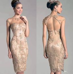 Elegante corto madre de la novia vestidos de cuello alto longitud de la rodilla vestidos de noche con apliques perlas más tamaño vestido de invitados de boda