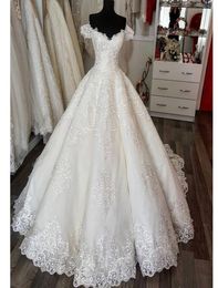 Robe de mariée à manches courtes élégantes avec appliques chérie ouverte arrière en tulle