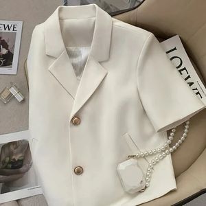 Elegant Shorts Sleeve Blazer Femmes Coréen Fashion Notched Neck Office Veste pour un costume beige simple décontracté.