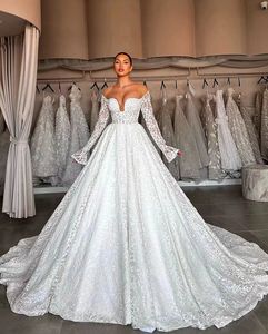 Élégant dentelle soyeuse de manche en V à col en V, robe de mariée en ligne broderie en dentelle brune peau robe de mariée plus taille