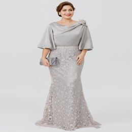 Elegante zilveren zijden satijnen kanten moeders jurken plus size moeder van de bruid jurken flare mouw lange zeemeermin bruiloft gasten jurk 240G