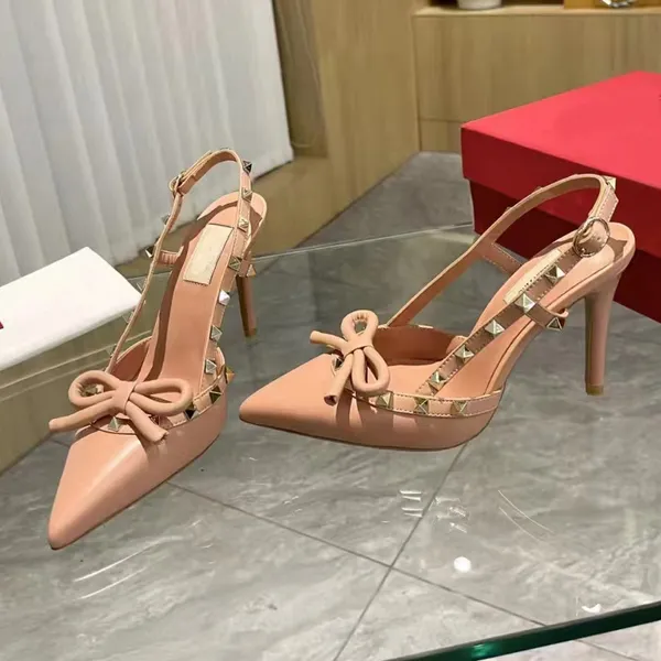 Elegante Slingbacks Mujer Remaches Decoración Tacón Alto Cuero Punta Puntiaguda Arco Casual Sandalias De Diseñador De Lujo Moda Zapatos De Vestir De Fiesta Clásicos