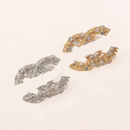 Style élégant lettre concepteur épingles hommes femmes diamant marque broche broche costume robe pour fête de mariage cadeau bijoux accessoire