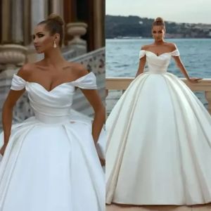 Vestido de novia elegante con escote en forma de corazón, vestidos de novia de satén con tren de barrido, vestidos de novia 2023 BC12593