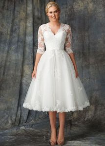 Elegante longitud del té Una línea Vestido de novia Con cuello en V 1/2 Manga larga Vestidos de novia de tul Tallas grandes Vintage Marfil Country Garden Robe De mariée 2022 Por encargo