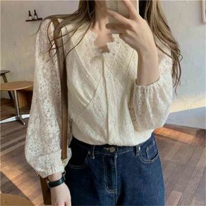 Tops élégants Femmes Chemise Élégante Dentelle Douce Col V Manches Bouffantes Blouse Solide Tout Match OL Doux Blusas 210525