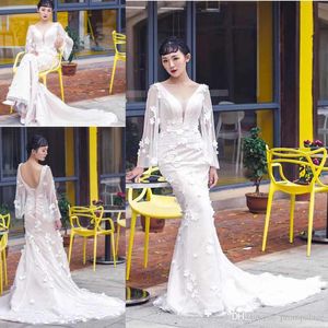 Elegantes vestidos de novia de sirena con cuello en V Apliques de encaje Flores en 3D Vestidos de novia de tren de barrido por encargo en China