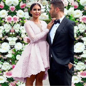 Elegante V-hals Hi-Lo Lengte A-lijn feestjurken Prachtige lange mouwen kralen Lace Appliques Bruidsmeisjesjurken Roze prom-jurken