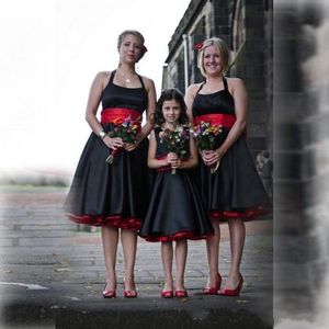 Robes de demoiselle d'honneur vintage élégantes en satin noir et rouge avec ceinture sans manches dos nu longueur au genou robes d'invité de mariage robe de demoiselle d'honneur junior