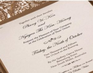 Elegante bruiloftsuitnodigingen kaarten met uitgehouwen rustieke laser gesneden Invatation Card bloemen elegant feest uitnodigingen op maat gemaakte printi2097369