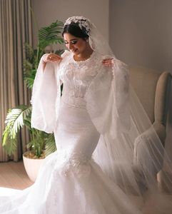 Robes de mariée sirène blanche élégante 2024 volants de mode appliques robes de mariée de Dubaï longueur de plancher robe formelle robes de novia