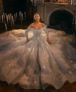 Robes de mariée sirène blanche élégante sans bretelles course à manches longues robe de gaine de tache perlée balayage train robes de mariée nouveau design